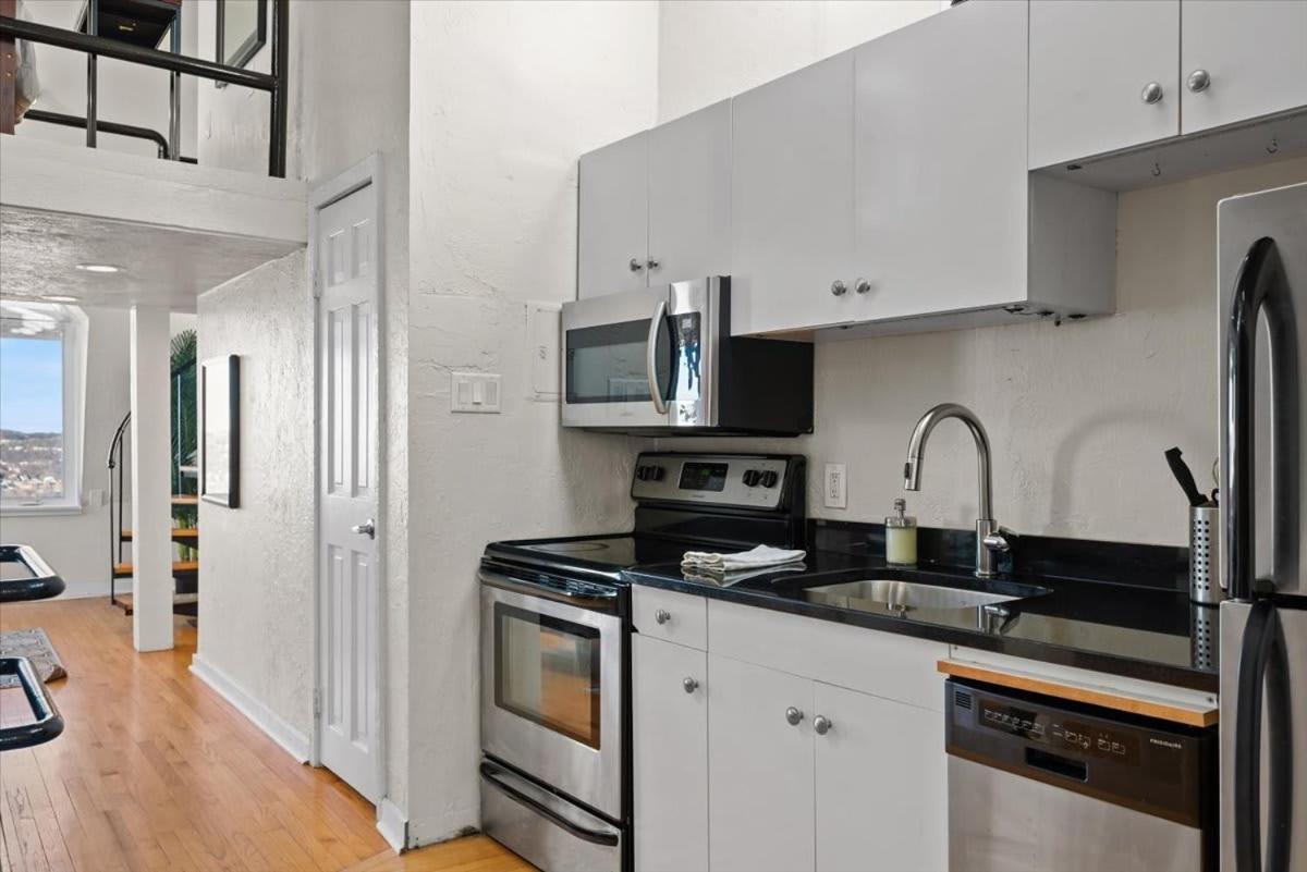 Skyline At Your Door - Studio With A View Pittsburgh Exterior foto